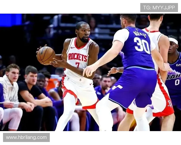 火箭队本赛季篮板数据亮眼场均篮板进攻篮板均居联盟首位二次进攻得分紧随其后